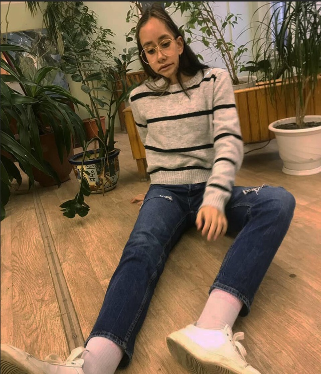 YVnqycAehNA.jpg